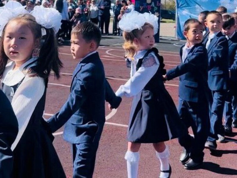 учащиеся школы.